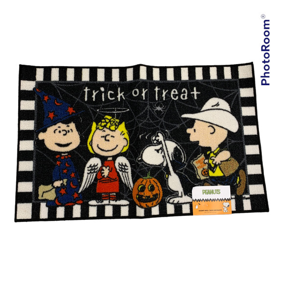 Peanuts Snoopy Charlie Brown Gang Happy Halloween Accent Rug Mat Trick or Treat - Picture 1 of 9